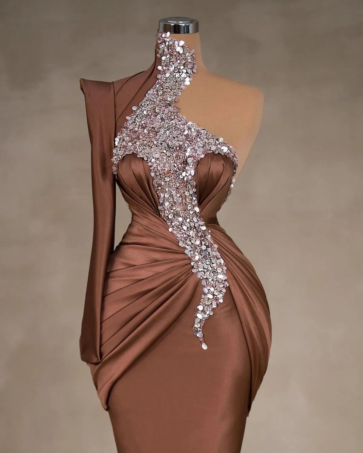 2024 Brown Plus Size Arabic Prom Dresses Crystal Beaded One Shoulder Mermaid Satin Evening Formal Party Bridesmaid Gowns Dress Long Sleeve
