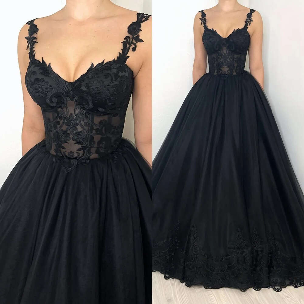 Glamorous A Line Gothic Spaghetti Wedding Dresses Bridal Gowns Lace Appliques Sweep Train Country Black Robe Mariage 0515