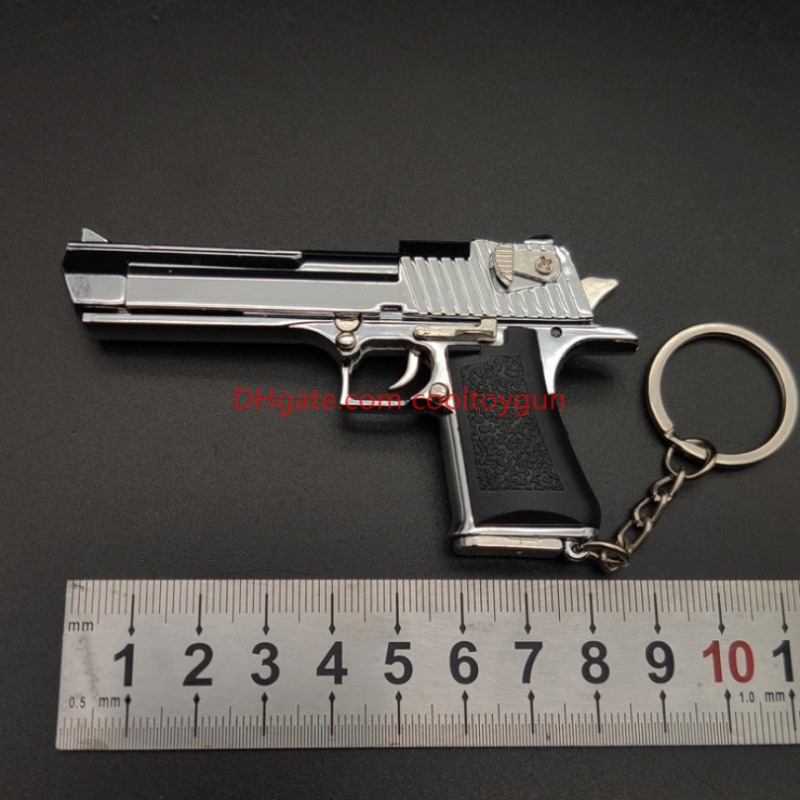 1:3 Desert Eagle Metal Mini Toy Gun Model Alloy Keychain Look Real Collection Fidgets Toys Pubg Exquisite Portable Impressive Decorations Gifts for Bo