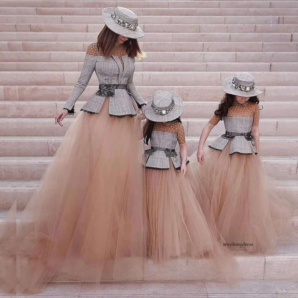 Chic A Line Tulle Skirt Flower Girls Dresses with Short Sleeve O Neck Lace Appliques Bohemian Little Prom Dress 0516