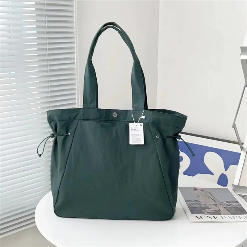 Luxury Womens weekender shopper Designer bags classic Nylon Cross Body Totes Shoulder Bag men Hobo travel gym large luggage handbag city duffle Clutch Shoulder Bags