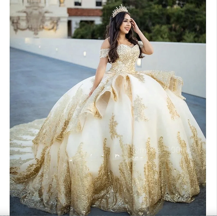 2024 Gold Sequins Applique Quinceanera Dresses Off the Shoulder Tiered Sweet 16 Birthday Party Prom Formal Evening Wear Vestidos