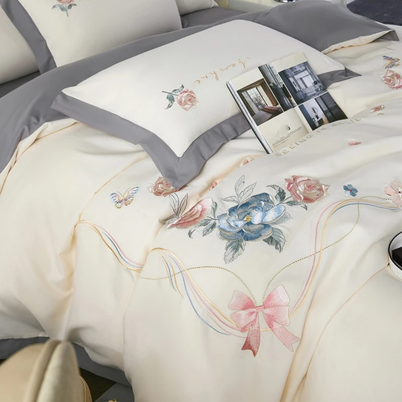 3pcs Polyester Duvet Cover Set 1Duvet 2Pillowcase Without Core Elegant Flower Embroidered Bedding 240506