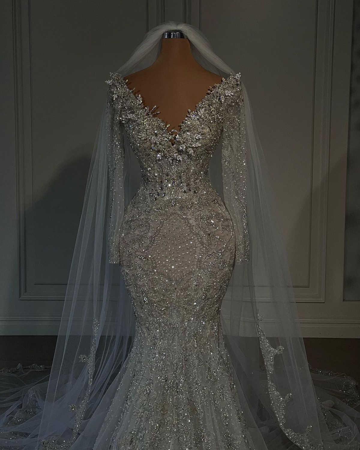 Glitter V Neck Wedding Dresses Crystal Mermaid Bridal Gowns Sequins Beading Sweep Train Long Sleeve Custom Made Bride Dress Plus Size
