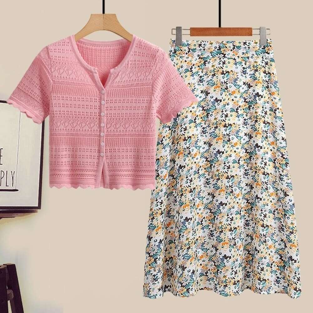 New Small Fresh And Sweet Set Skirt For Women Small Stature Matching With Age Reducing Floral Chiffon Skirt Knitted Two-piece Set