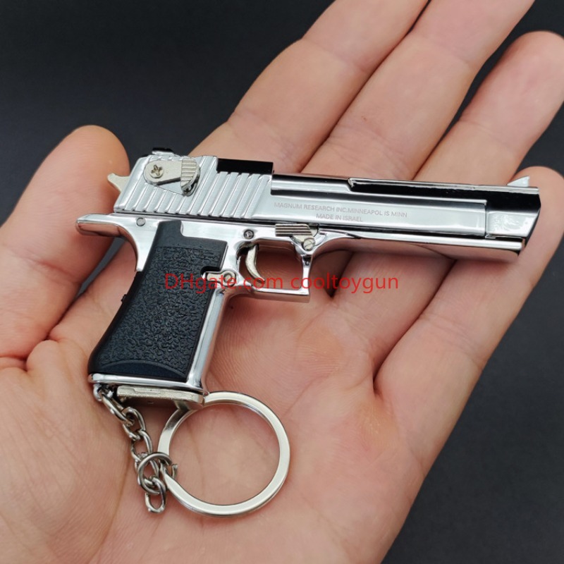 1:3 Desert Eagle Metal Mini Toy Gun Model Alloy Keychain Look Real Collection Fidgets Toys Pubg Exquisite Portable Impressive Decorations Gifts for Bo