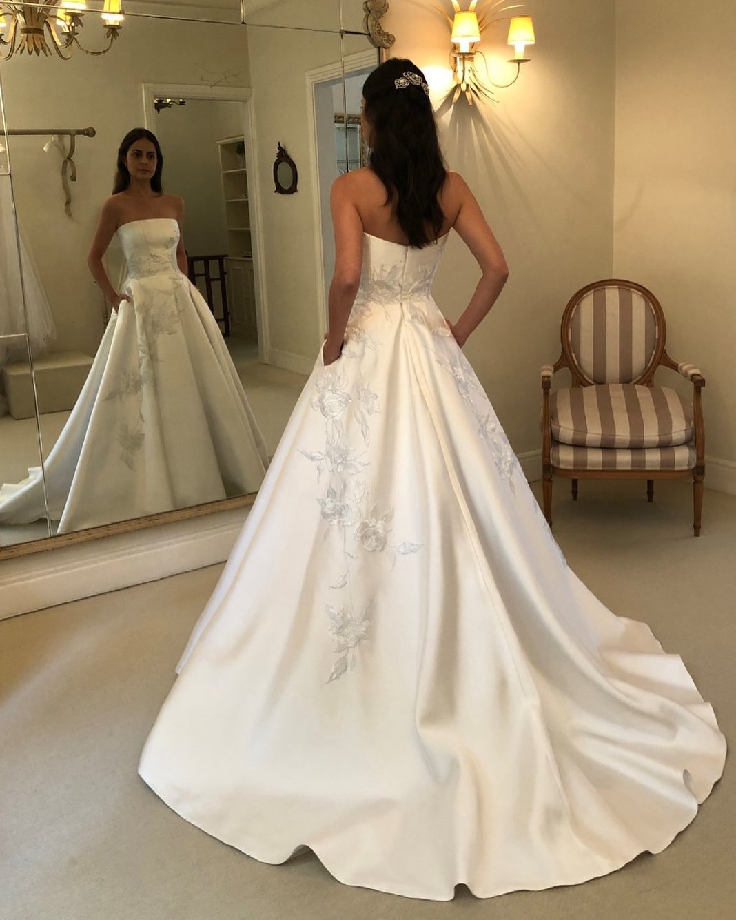 Stunning Lace Appliqued Wedding Dresses With Pockets Bridal Gowns Strapless Necke A e Sweep Train Satin Vestido De Novia