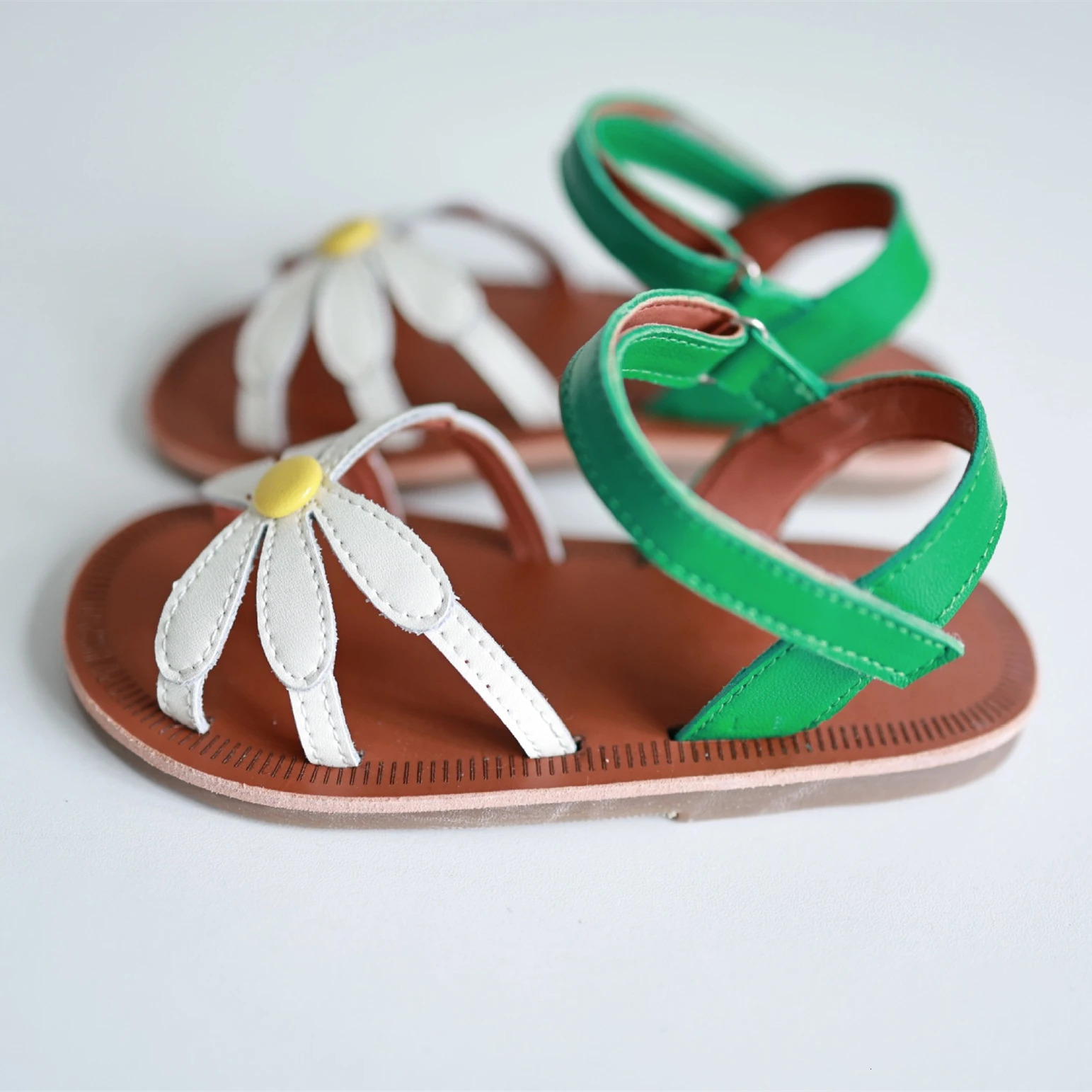 Summer Genuine Leather Girls Sandals Chrysanthemum Salt Water Cowhide Childrens Beach Shoes Suede Kids 240506