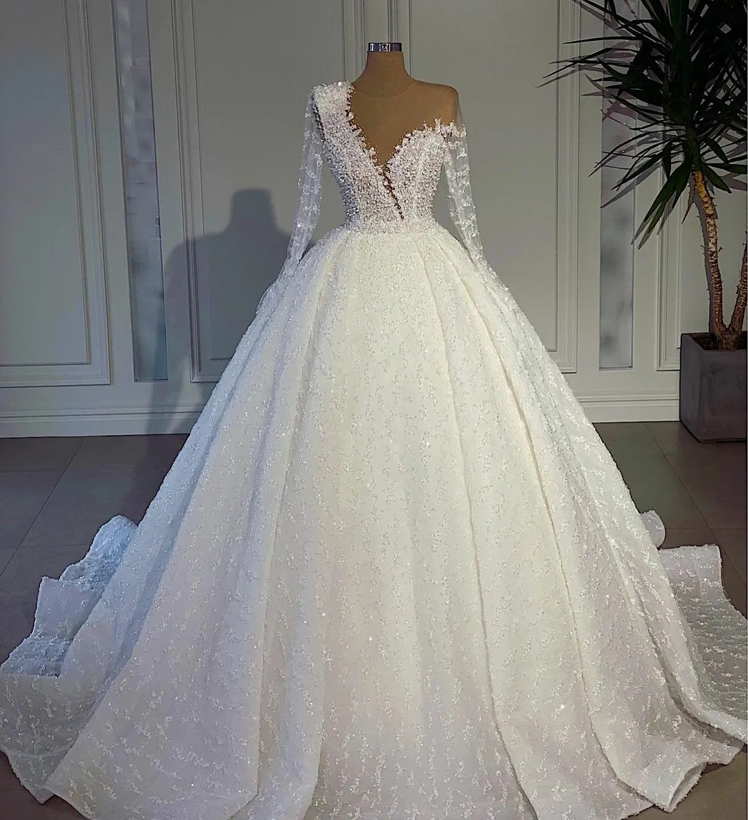 2024 White A e Beaded Wedding Dresses Sheer Neck Lace Long Sleeve Bridal Gowns Arabic Dubai Sequined Plus Size vestido de novia