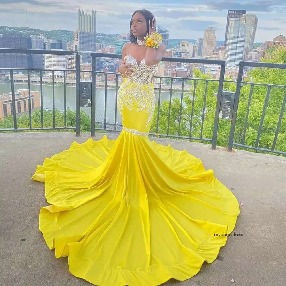Gorgeous Yellow Beading Evening Dresses Sweetheart Crystal Prom Gown 2022 Elastic Satin Black Girls Graduation Party Dress 0516