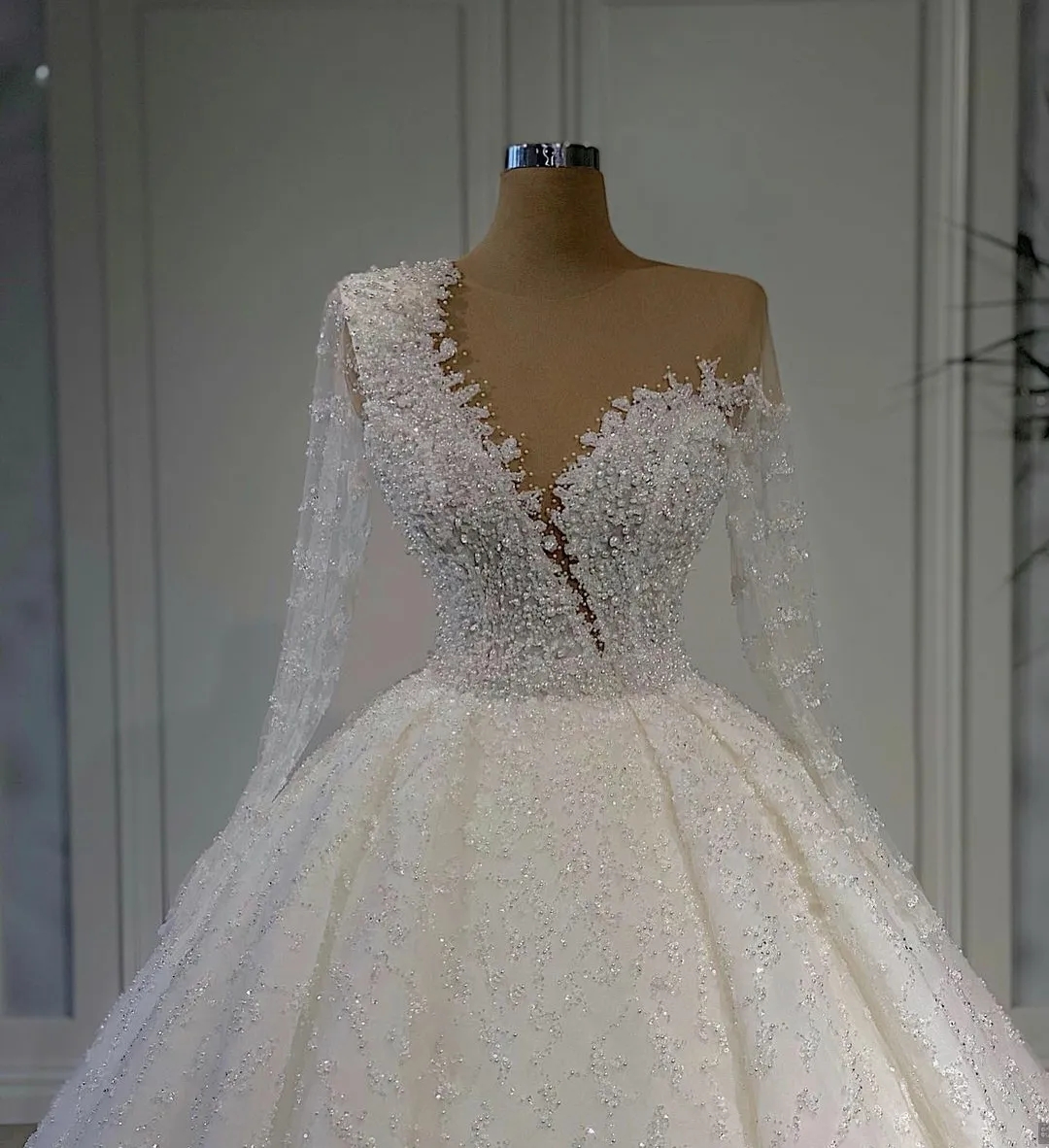 2024 White A e Beaded Wedding Dresses Sheer Neck Lace Long Sleeve Bridal Gowns Arabic Dubai Sequined Plus Size vestido de novia