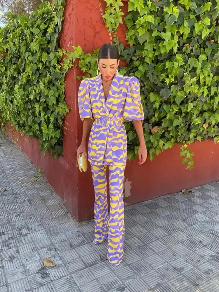 Wave striped printed jacket and pants set womens loose lapel fluffy short sleeved jacket set 2024 elegant womens high street set 240515