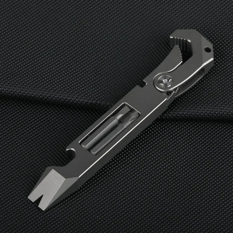 Outdoor Camping GearTitanium Alloy EDC Multifunction ToolsCollection Survival Bottle Opener Rope Cutter Window Breaking Pry Bar 240514