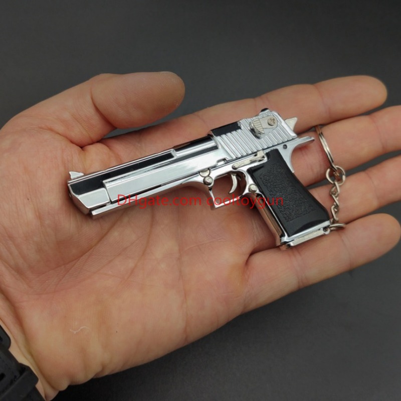 1:3 Desert Eagle Metal Mini Toy Gun Model Alloy Keychain Look Real Collection Fidgets Toys Pubg Exquisite Portable Impressive Decorations Gifts for Bo