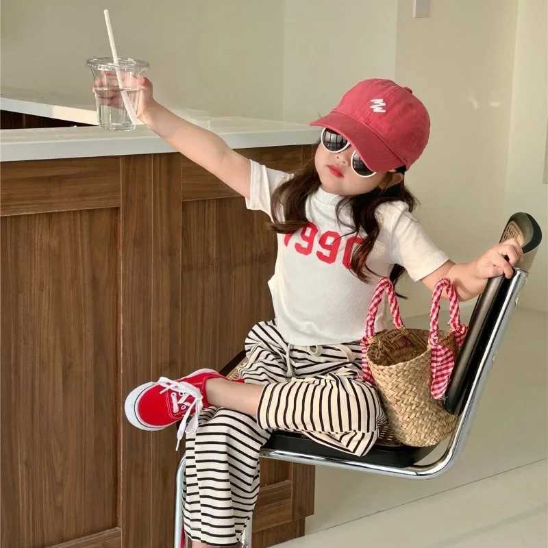 Clothing Sets Childrens and Girls Summer Set 2024 New Fashion Childrens Summer Net Childrens Clothing Little Girl Fashion Short Sleeve Two Piece Set W