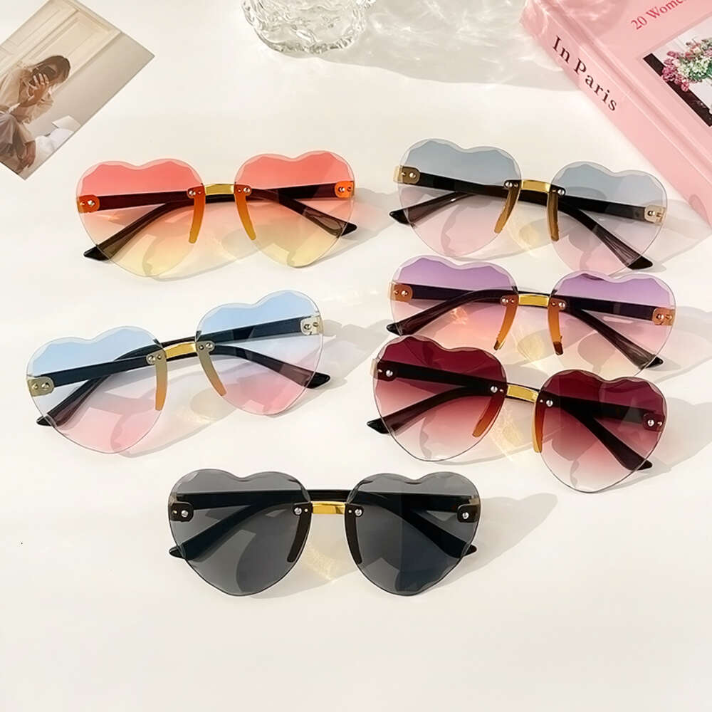 Children Cute Gradient Rimless Heart UV400 Sungalsses Girl Boy Fashion Sun Protection Sunglasses Kid Personality Street Shooting 847bc