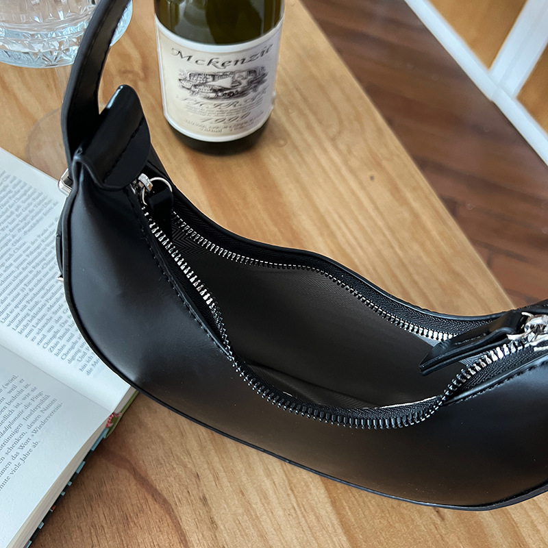 Design bag niche solid color bag women's fashion minimalist personality underarm crescent bag personality portable shoulder bag