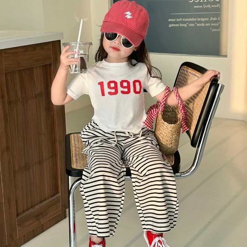 Clothing Sets Childrens and Girls Summer Set 2024 New Fashion Childrens Summer Net Childrens Clothing Little Girl Fashion Short Sleeve Two Piece Set W