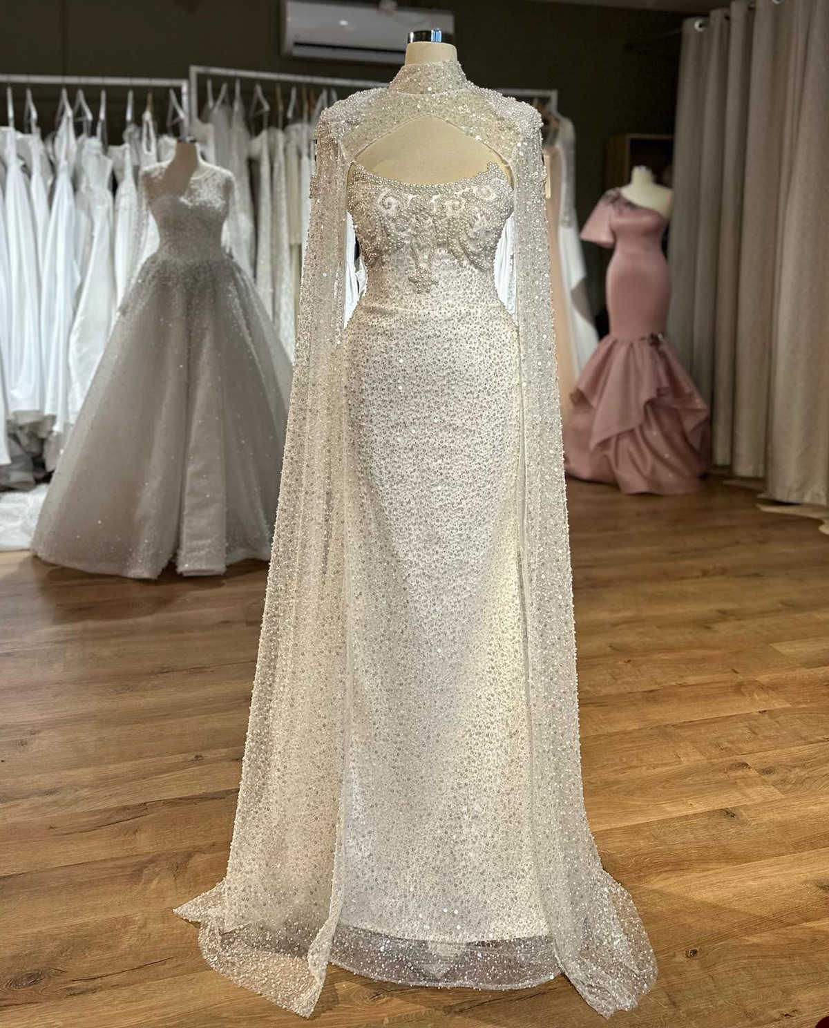 Saprkly Sequined Crystals Mermaid Wedding Dresses High Collar Pearls Beading Bridal Gown With Illuion Long Sleeves Dubai
