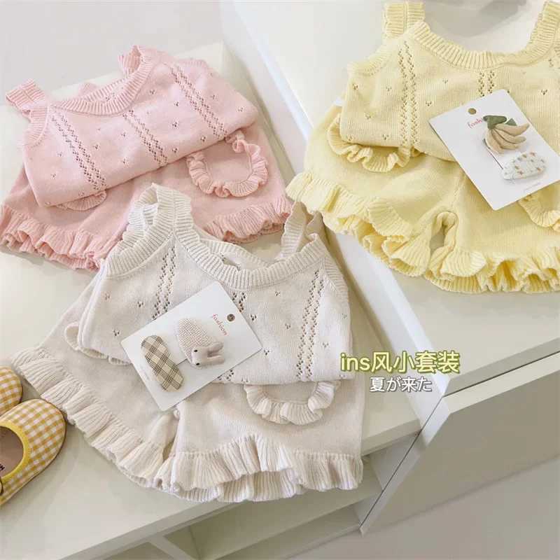 Clothing Sets Baby Girls Summer Set 2024 New Solid Color Knitted Ruffled Sleeveless Top+Shorts 2-piece Childrens and Girls Set Childrens Clothing Set 
