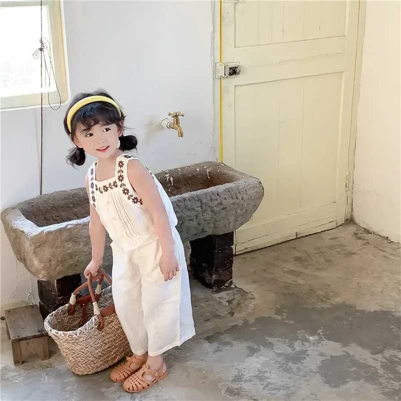 Clothing Sets Girls clothing sleeveless set 2024 summer two-piece girls clothing embroidered vest+wide leg pants childrens set WX