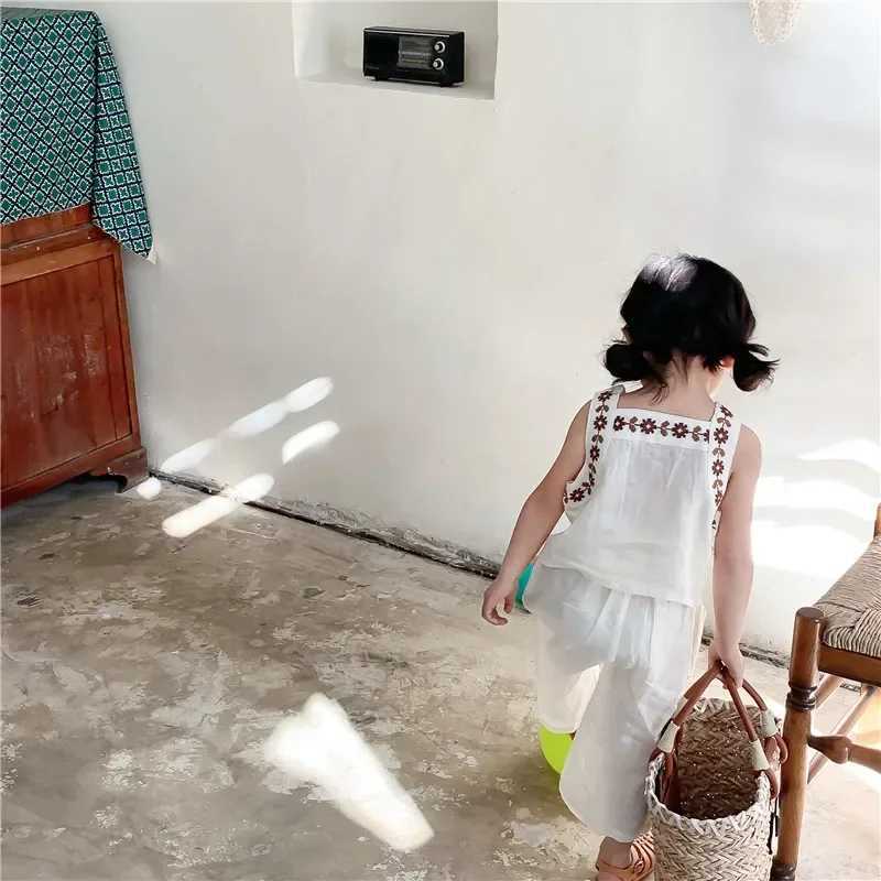 Clothing Sets Girls clothing sleeveless set 2024 summer two-piece girls clothing embroidered vest+wide leg pants childrens set WX