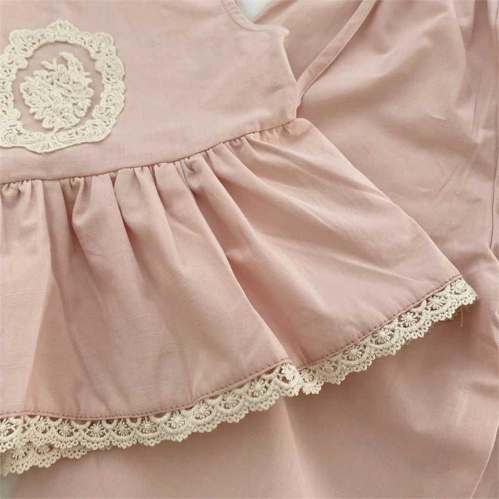 Clothing Sets Childrens clothing set 2023 summer new girl sweet pink lace set girl lace pleated sleeveless shirt+pants 2PCS childrens clothing WX