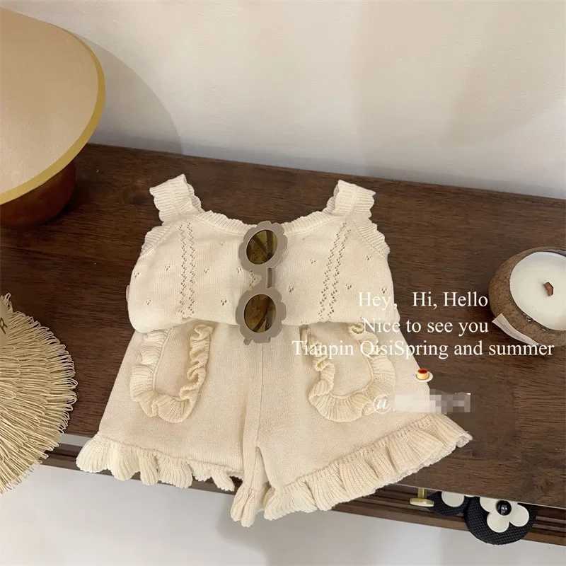 Clothing Sets Baby Girls Summer Set 2024 New Solid Color Knitted Ruffled Sleeveless Top+Shorts 2-piece Childrens and Girls Set Childrens Clothing Set 