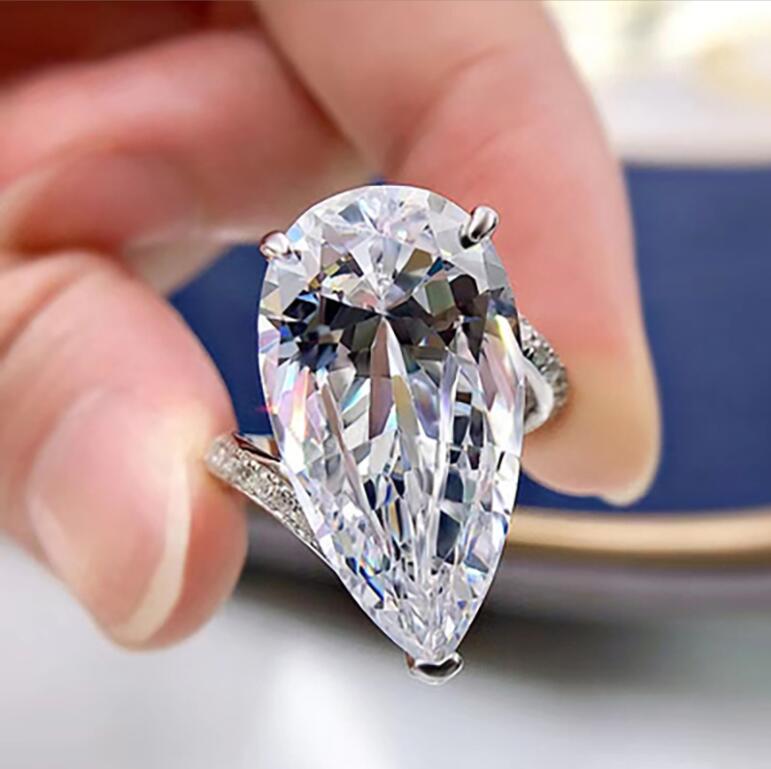 Choucong 2024 Top Sell Wedding Rings Luxury Jewelry Real 100% 925 Sterling Silver Water Drop White Moissanite Diamond Gemstones Elegant Women Bridal R