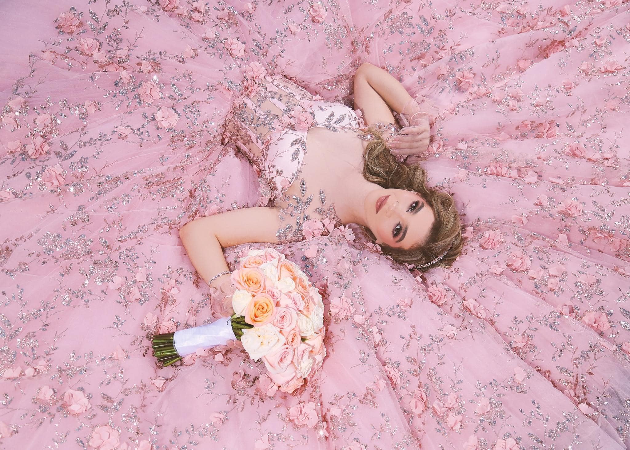 Pluffy Pink 3D Flowers Quinceanera Dresses Short Sleeves Floral Sequins Corset Princess Birthday Prom Ball Gown Sweet 16 Dress Vestido De VX Anos 2024