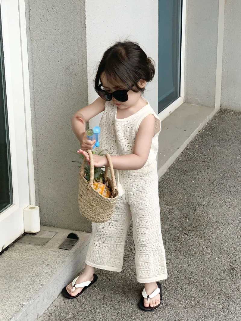 Clothing Sets Girls Clothing Set 2023 Summer Korean Thin Knitted Girls Set Childrens Hollow Breathable Tank Top+Wide Leg Pants Two Piece Set WX