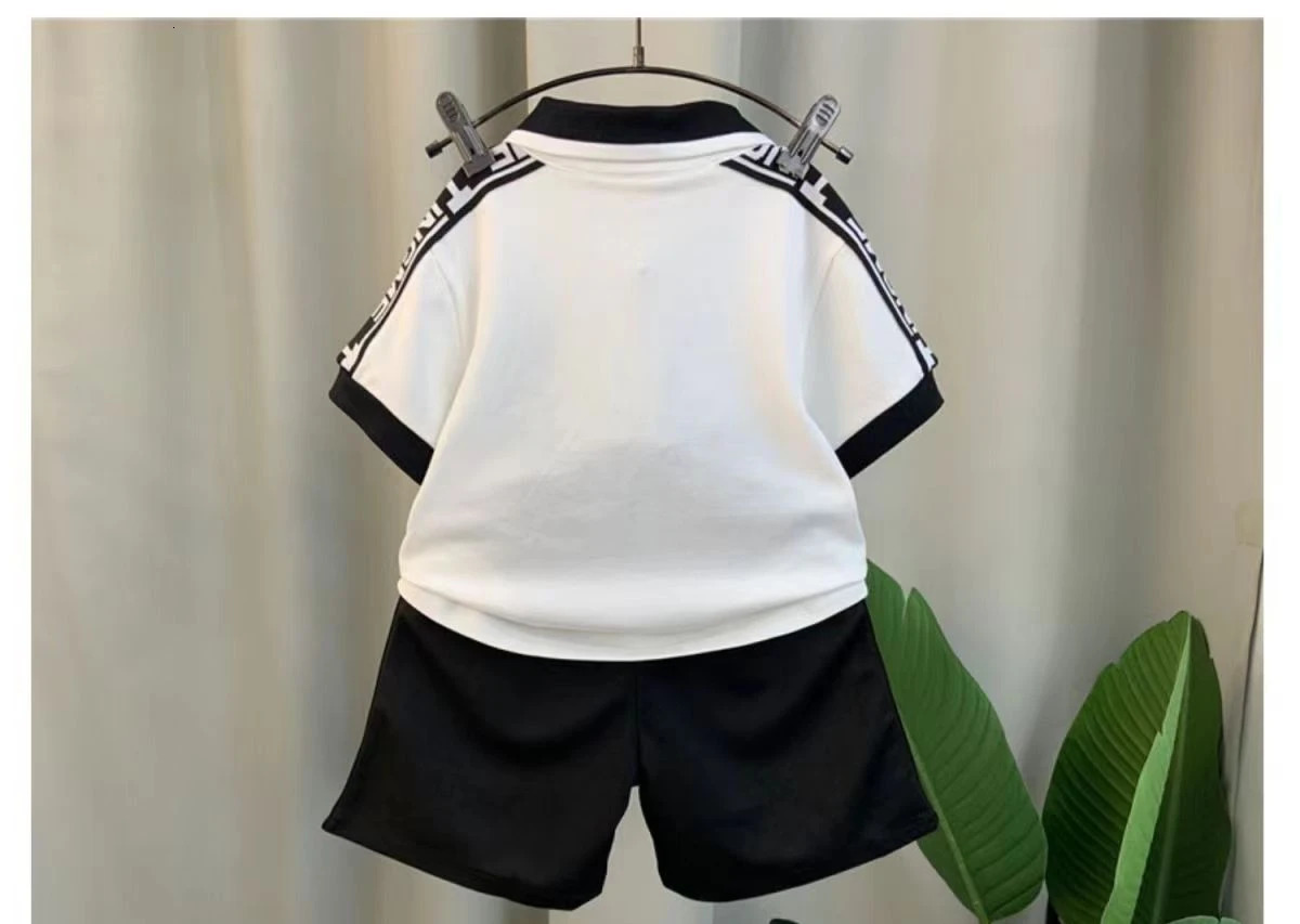 Childrens polo shirt Boy summer handsome baby Internet celebrity short sleeve clothes trendy cool two-piece t-shirt set 240517