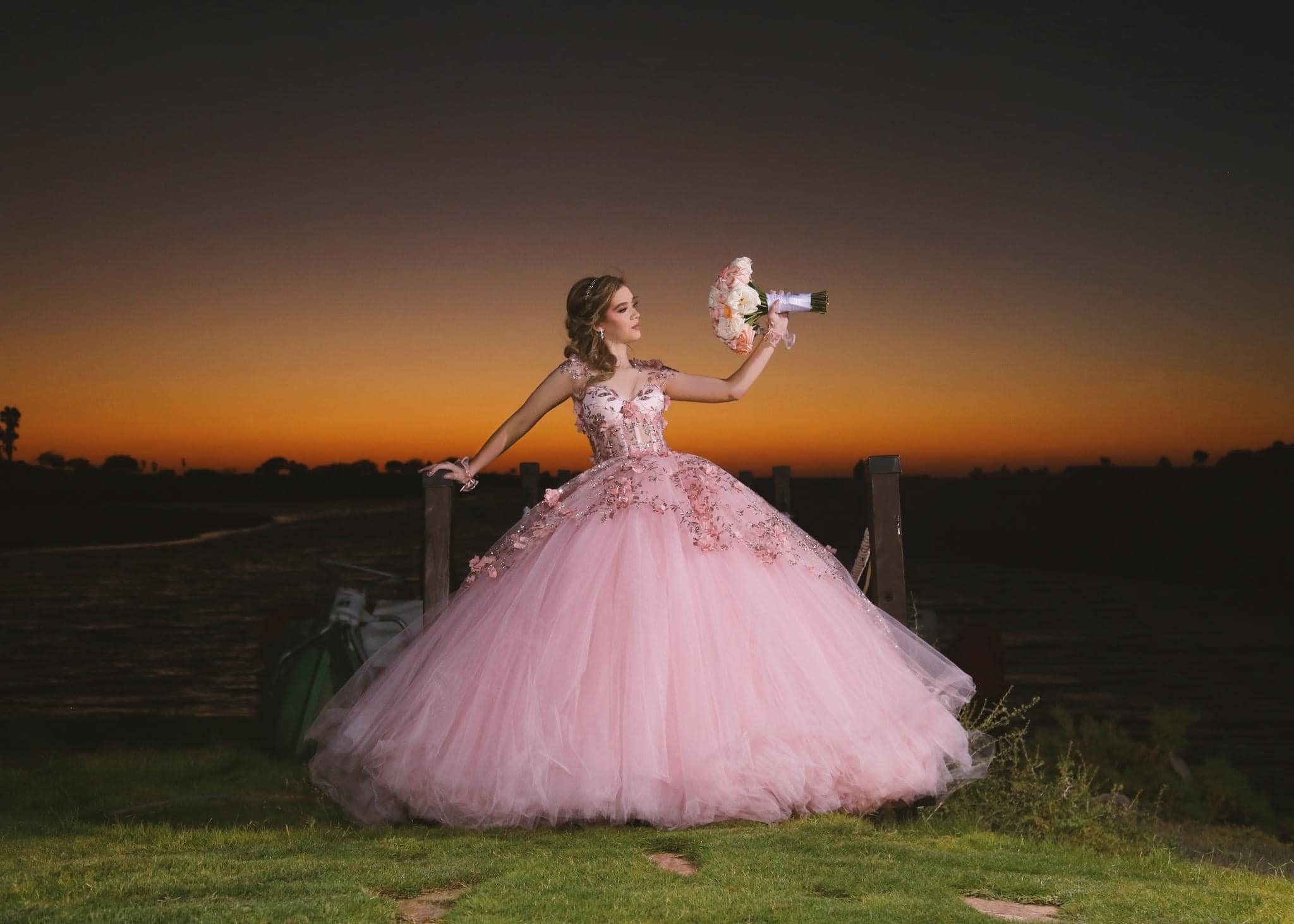 Pluffy Pink 3D Flowers Quinceanera Dresses Short Sleeves Floral Sequins Corset Princess Birthday Prom Ball Gown Sweet 16 Dress Vestido De VX Anos 2024