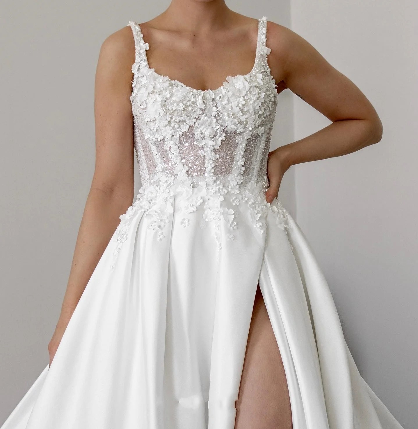 A Line Satin Lace Wedding Dresses Straps 3D Flower Appliques Beaded Sequines Split Bridal Dress Women Formal Bride Gown Sweep Train Vestidos De Novia