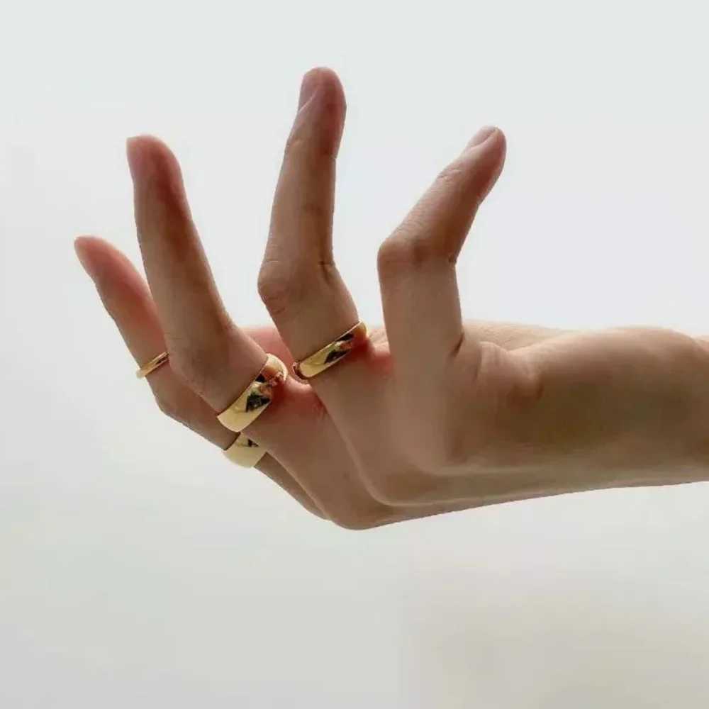 Band Rings The smallest single smooth stainless steel Rfor womens and mens classic 18K gold-plated couple ring wedding engagement jewelry J240516