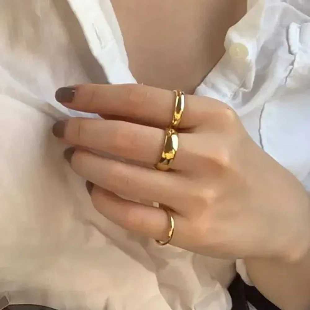 Band Rings The smallest single smooth stainless steel Rfor womens and mens classic 18K gold-plated couple ring wedding engagement jewelry J240516