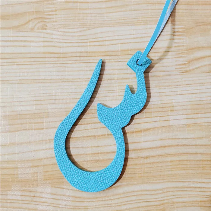 Wholesale Real Natural Leather Character Alphabet Arabic Letter Keychain keyring Backpack Pendant Ladies Women Bag Charm 240516