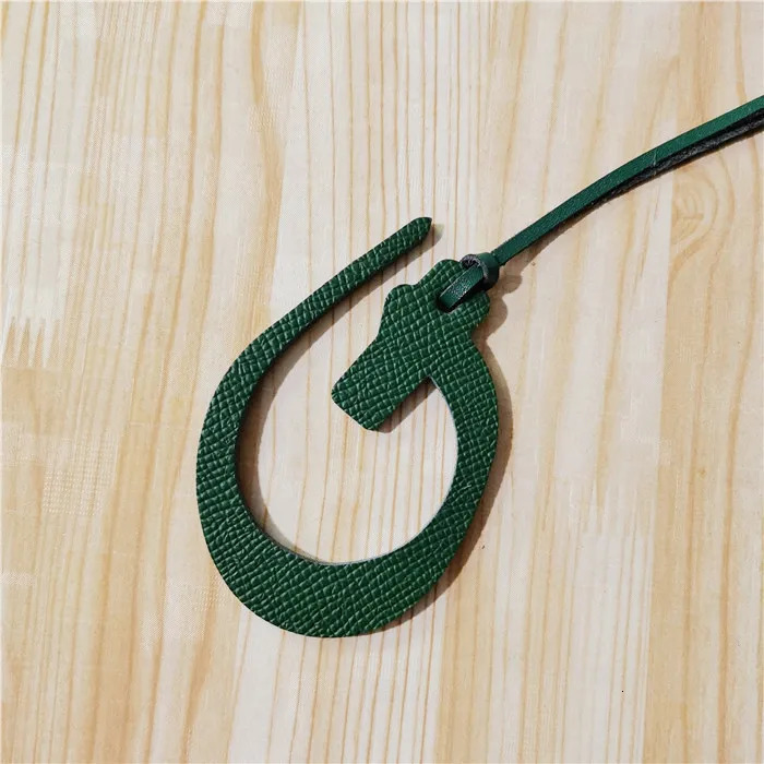 Wholesale Real Natural Leather Character Alphabet Arabic Letter Keychain keyring Backpack Pendant Ladies Women Bag Charm 240516