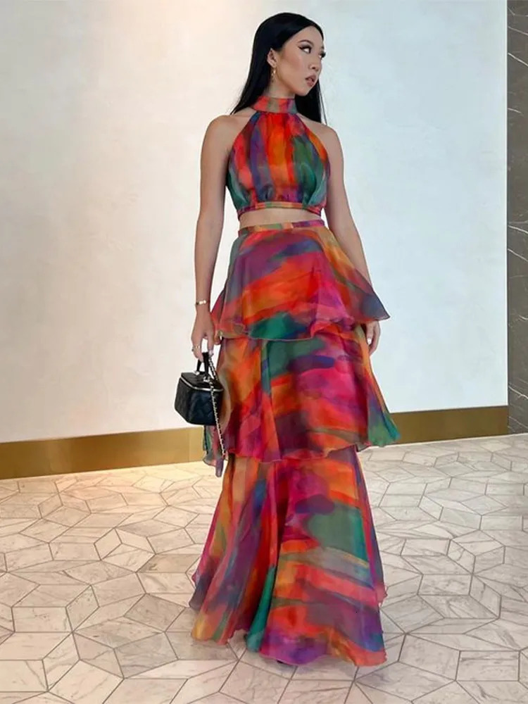 Printed stacked pleated hem womens dress with sleeveless suspender and high waisted long skirt 2024 Spring/Summer Fashion Womens Party Dress 240517