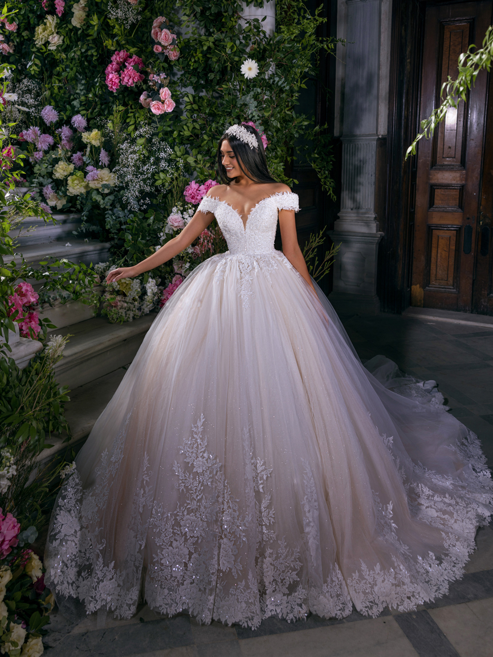 Sparkly Lace Off Shoulder Sleeves V-Neck Ball Gown Wedding Dress Beading floral patterns princess Bridal Gowns embroidered With Multi-layered Delicate