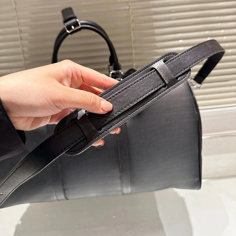 2024 Designer leather women Large capacity long travel short outing essential lightweight, simple, letter, plaid fashion bag Free shipping