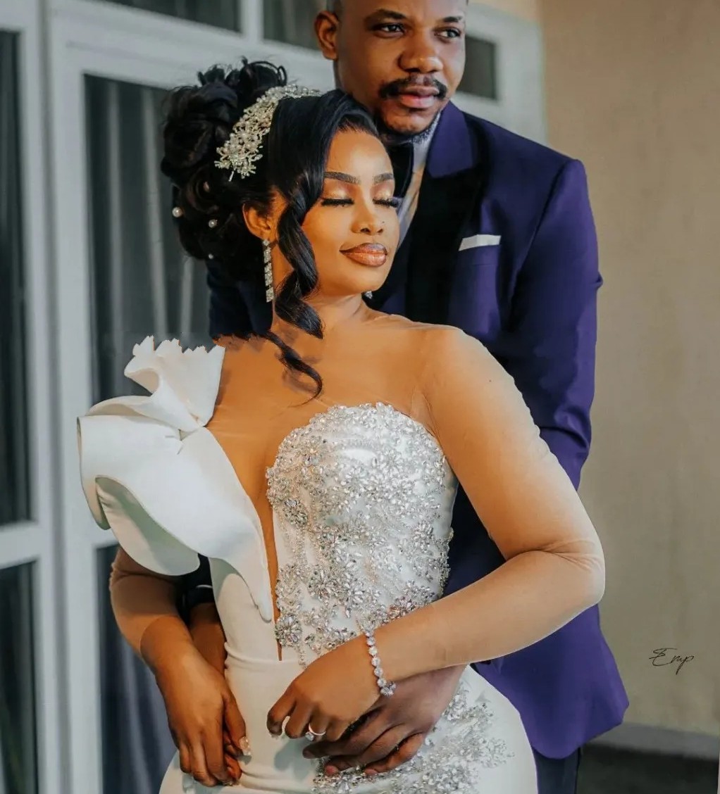 2025 Rhinestone Mermaid Wedding Dresses for Bride Sheer Neck Long Sleeve Side Split Ruffles Button Bridal Bride Gowns Vestidos De Novia Customed