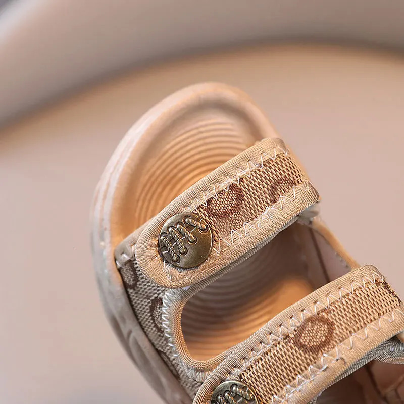 Children Summer Sandals Boys Anti-sip Breathable Beach Sandals Girls Metal Rivets Decoration Shoes Baby Soft Summer Sandals 240513