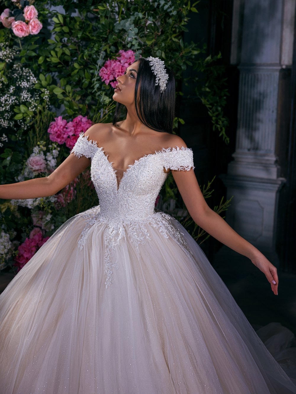 Sparkly Lace Off Shoulder Sleeves V-Neck Ball Gown Wedding Dress Beading floral patterns princess Bridal Gowns embroidered With Multi-layered Delicate