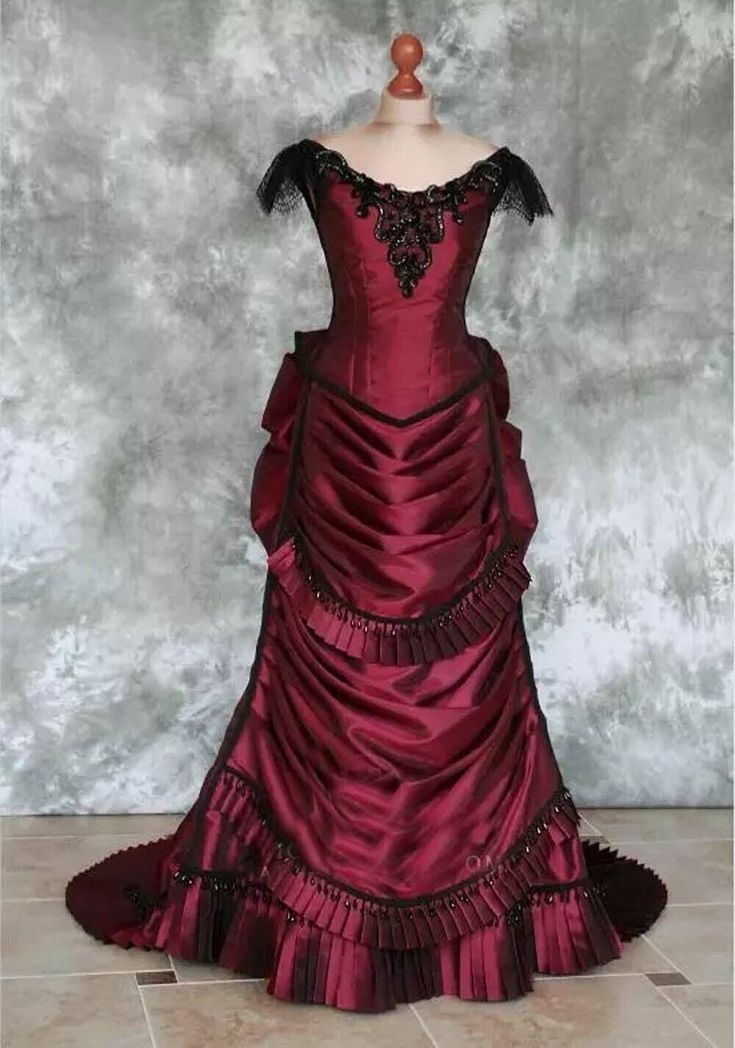 Vintage Victorian Burgundy Wedding Dresses Ruched Pleats Long Satin Bridal Gowns Black Lace Appliques Beaded Gothic Women Formal Events Dress Vestido 