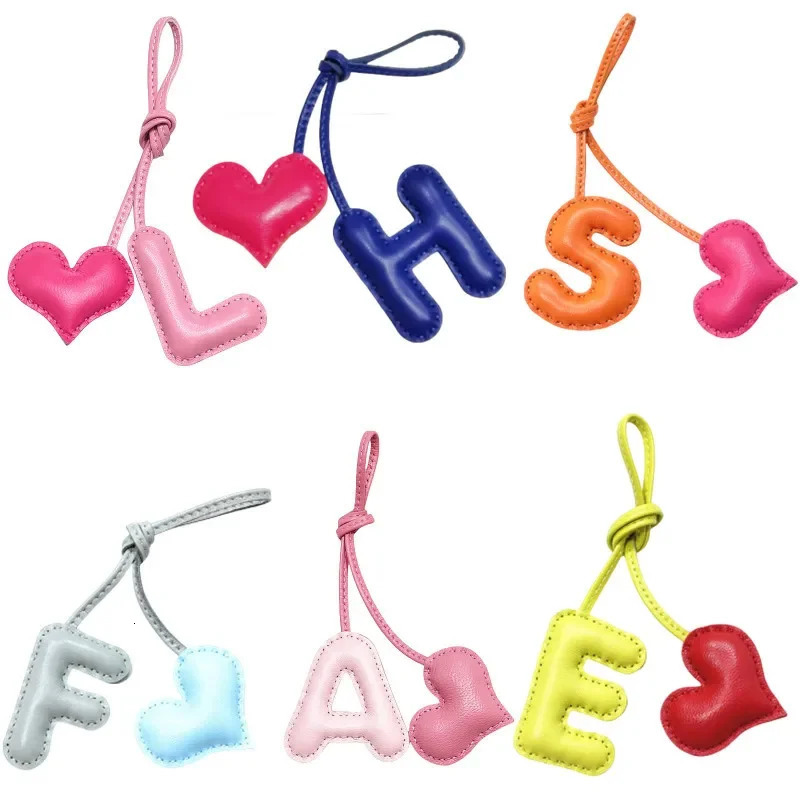 Fashion A To Z 26 Initials Heart Keychain With Letter Keyring for Women Men Handbag Accessories 240516