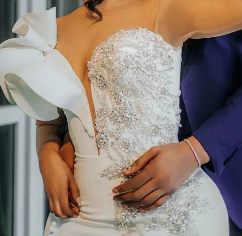 2025 Rhinestone Mermaid Wedding Dresses for Bride Sheer Neck Long Sleeve Side Split Ruffles Button Bridal Bride Gowns Vestidos De Novia Customed