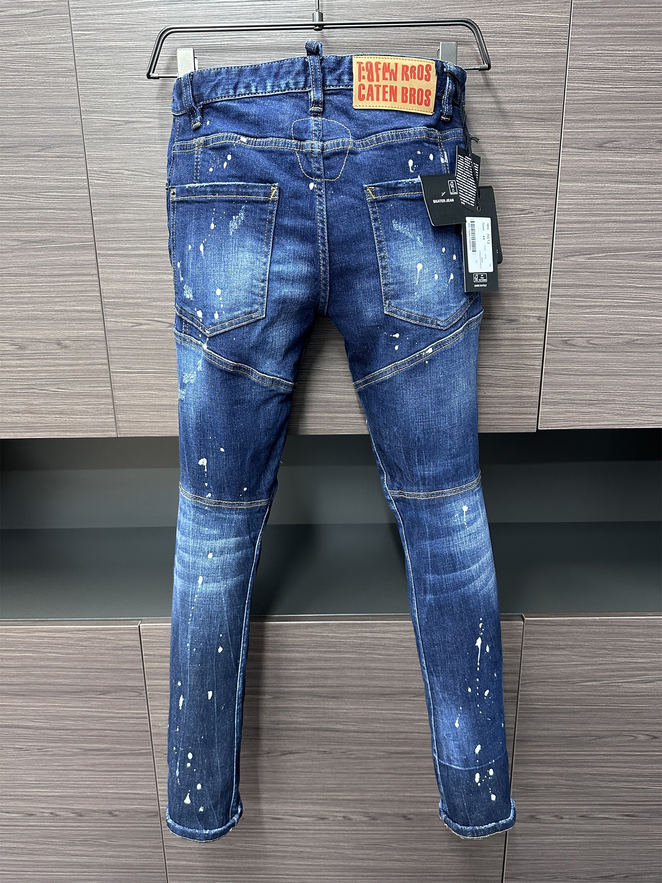 2024 New Men Jeans Hole Light Blue Dark gray Italy Brand Man Long Pants Trousers Streetwear denim Skinny Slim Straight Biker Jean for D Top quality 28-38 Size DS A6121