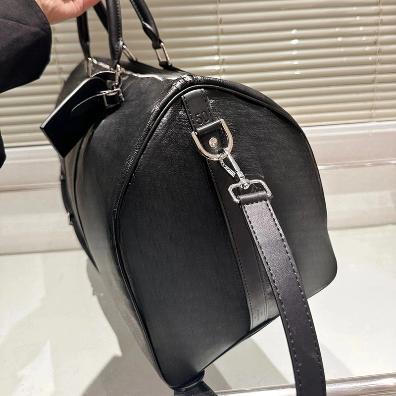 2024 Designer leather women Large capacity long travel short outing essential lightweight, simple, letter, plaid fashion bag Free shipping