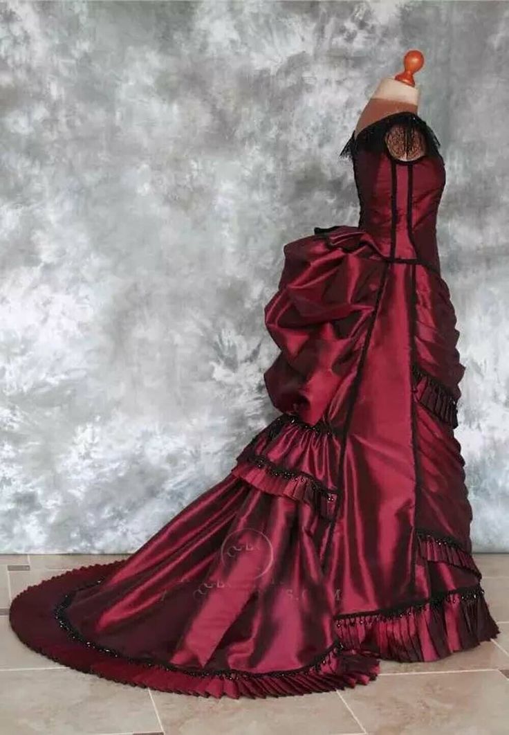 Vintage Victorian Burgundy Wedding Dresses Ruched Pleats Long Satin Bridal Gowns Black Lace Appliques Beaded Gothic Women Formal Events Dress Vestido 